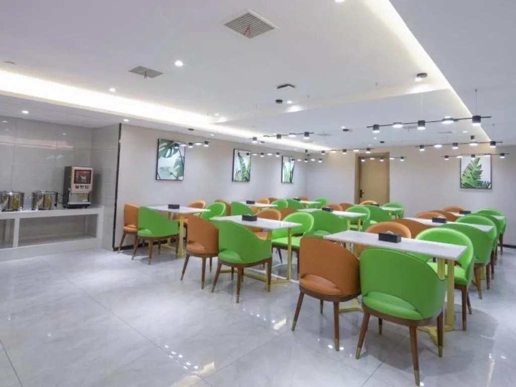 Greentree Inn Express Shangqiu Beihai Road South Railway Station 3*,  China