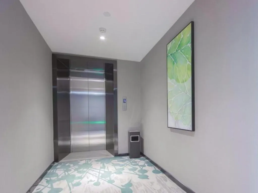 Greentree Inn Express Shangqiu Beihai Road South Railway Station 3*,